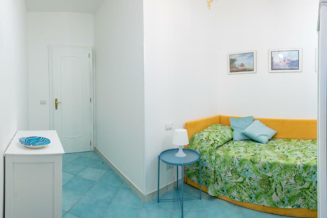 La Casetta Linda - New 2 Bedroom Apt In Sorrento With Seaview Terrace المظهر الخارجي الصورة