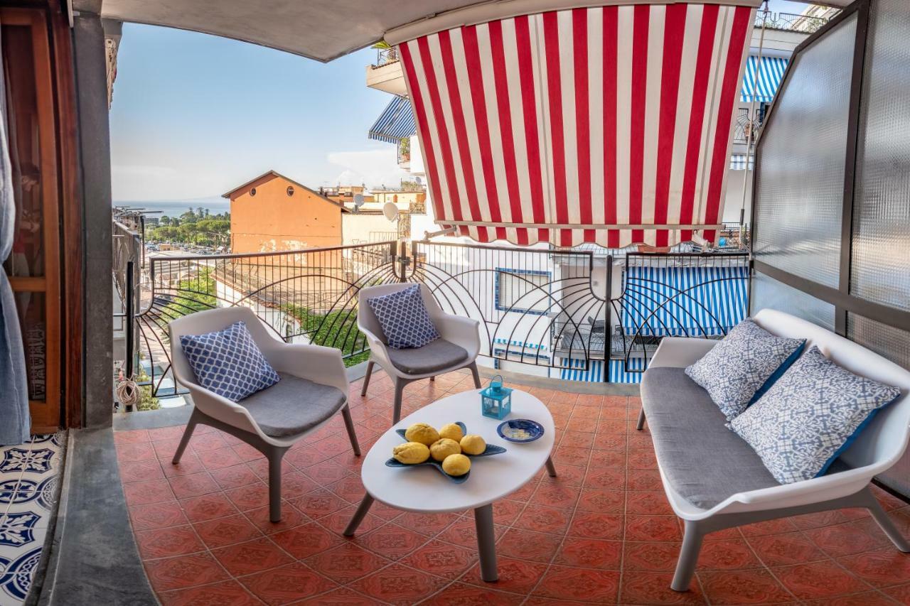 La Casetta Linda - New 2 Bedroom Apt In Sorrento With Seaview Terrace المظهر الخارجي الصورة
