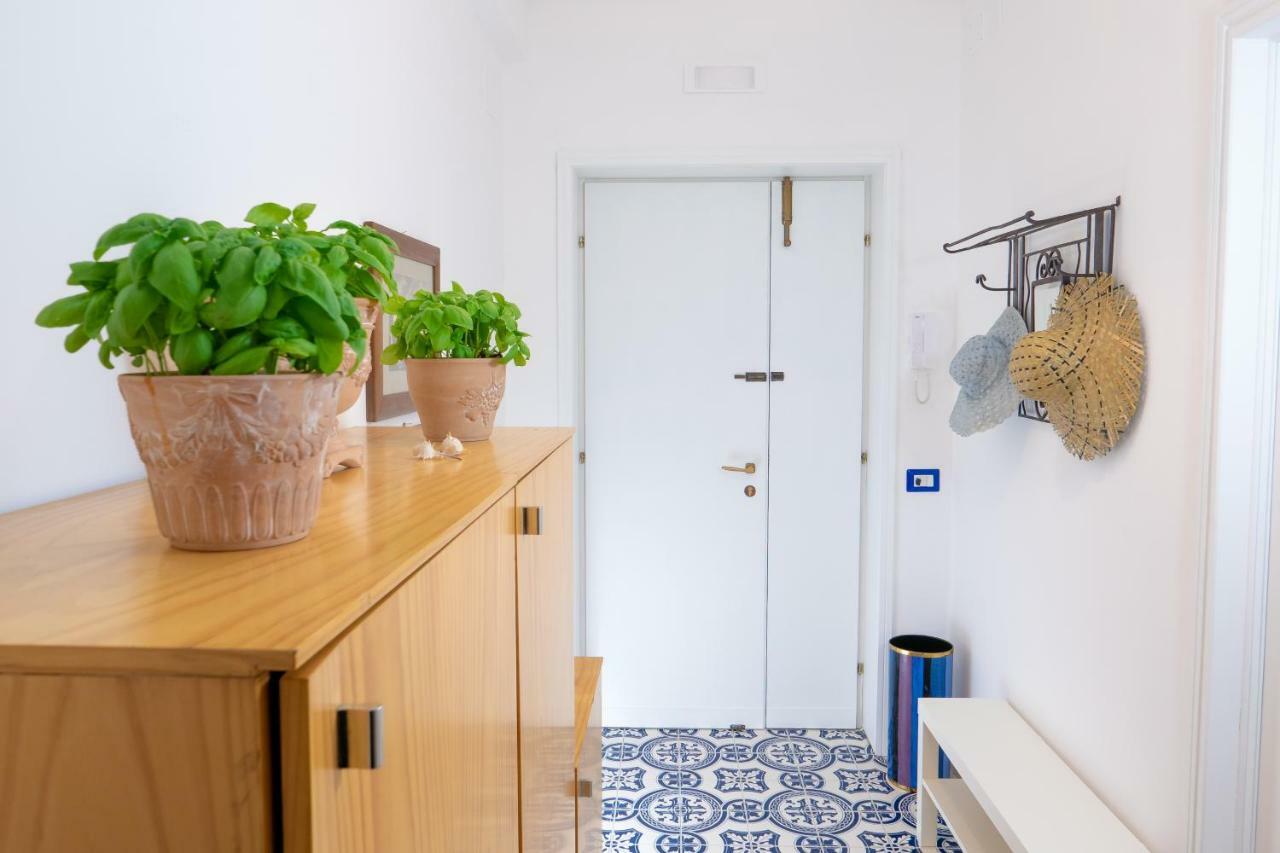 La Casetta Linda - New 2 Bedroom Apt In Sorrento With Seaview Terrace المظهر الخارجي الصورة
